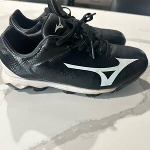 Mizuno Women’s Black Athletic Cleats Size 8